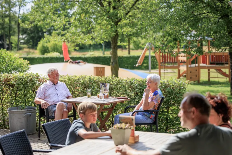 Borrelen terras restaurant Troubadour